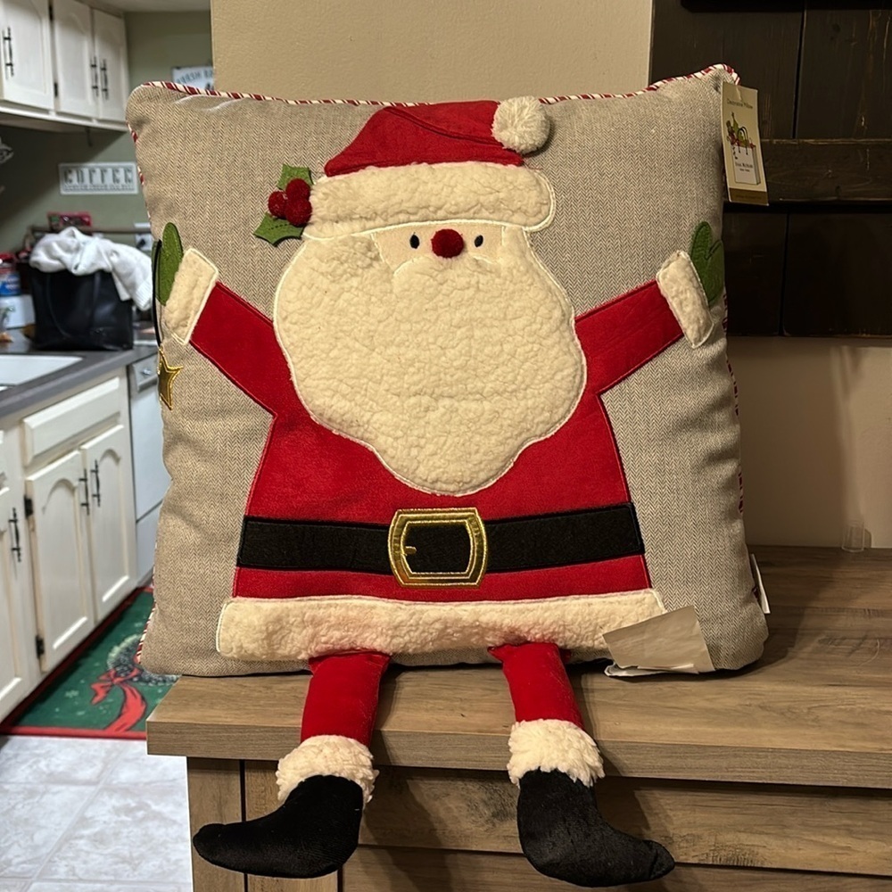 NWT ISAAC MIZRAHI SANTA DANGLE LEGS 20 X 20 CHRISTMAS THROW PILLOW SANTA BELT